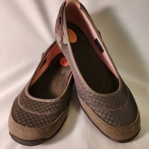 Teva Niyama Mary Jane Flats Brown, Peach 1003976 Women's 8.5M. Like New.